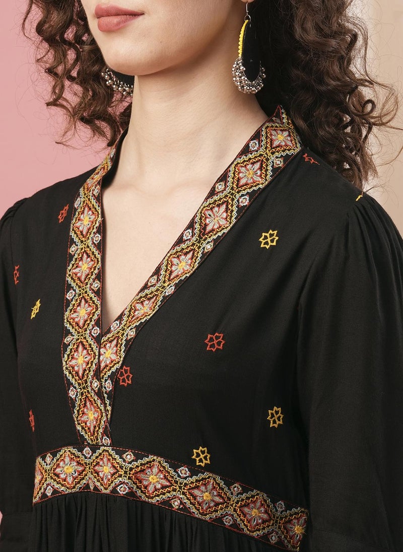 جلو باص جلوبس فستان ماكسي مطرز نسائي - Image 5